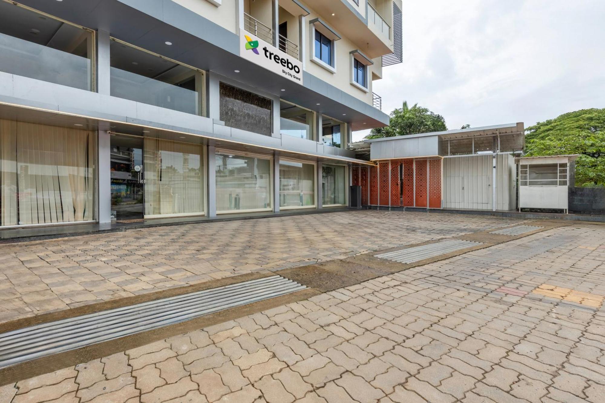 Treebo Sky City Grand, 5 Min From Mangalore Airport Bagian luar foto
